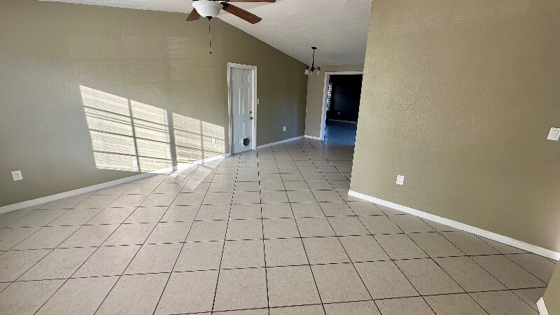 Building Photo - 1218 Sultana St