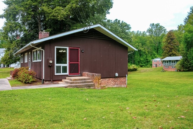 Building Photo - Comfortable Single-Family Living with All-...