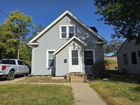 Building Photo - $1,600 - 3 Bedroom 2.5 Bath Home