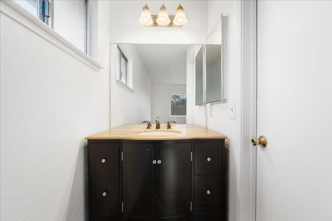 Building Photo - 1025 Marston St