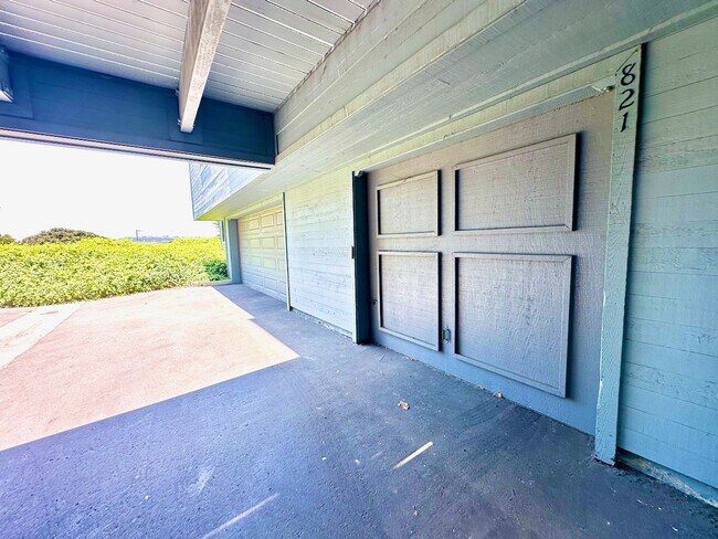 Building Photo - 821 America Way