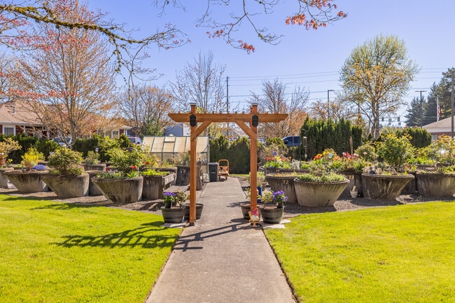 Garden - King City Senior Village