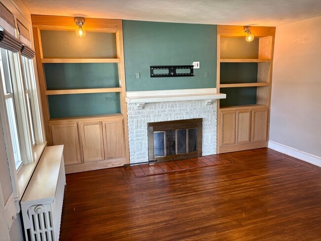 Building Photo - 4 Bedroom 1.5 Bath in Suburban SD- Large Yard/Deck and Garage