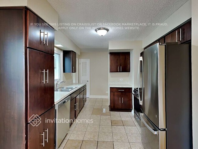 Building Photo - 9219 S 51st Ave