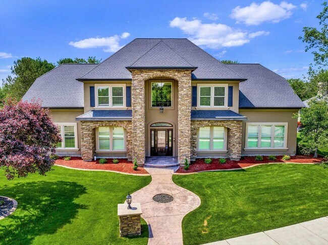 Primary Photo - Exquisite 5-Bed, 6-Bath Waterfront Home fo...