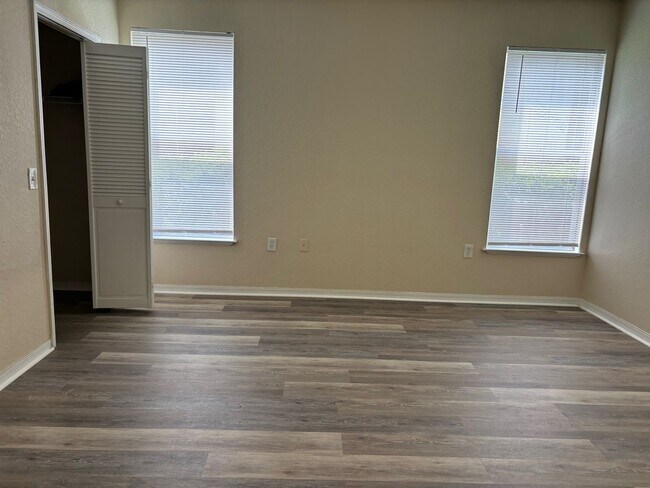 Building Photo - First-Floor Condo for Lease in Visconti, M...
