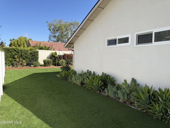 Building Photo - 2737 E Sierra Dr