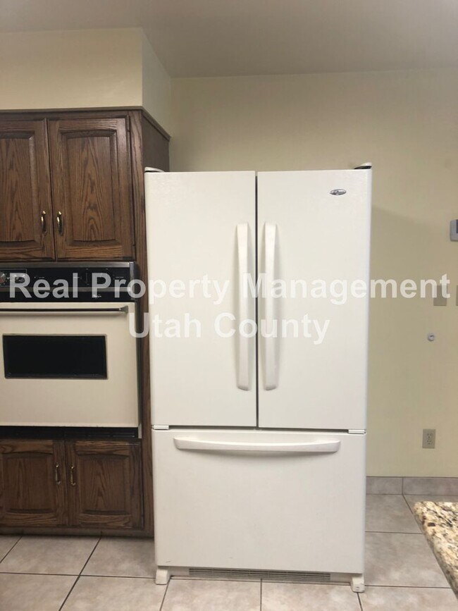 Building Photo - Spacious Lehi Home