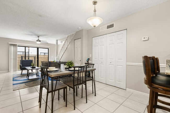 Building Photo - 13921 Heritage Club Dr