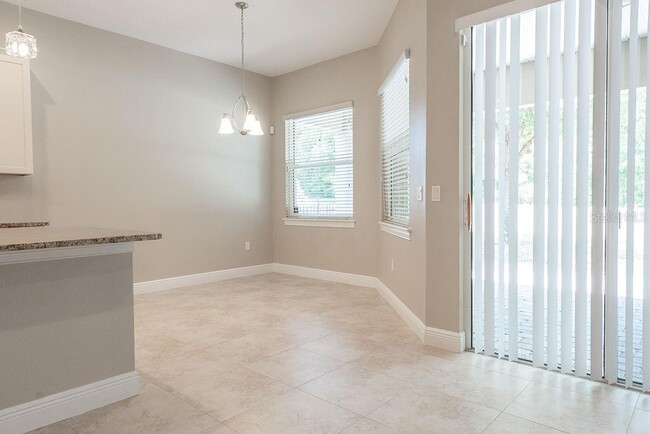Building Photo - 906 Victoria Hills Dr S