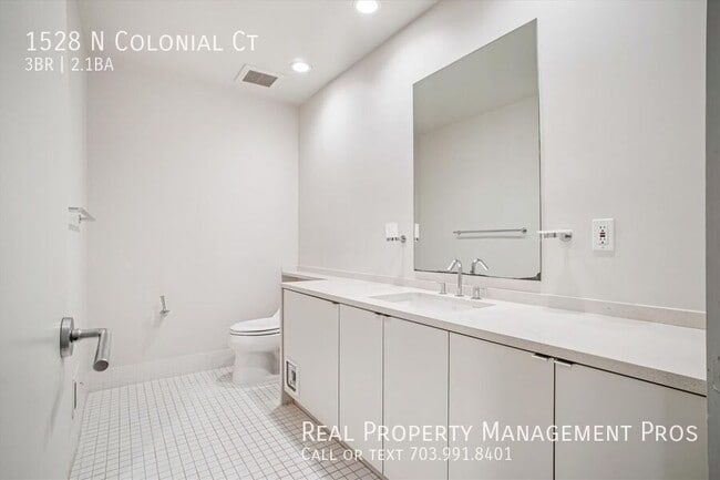 Building Photo - 1528 N Colonial Ct