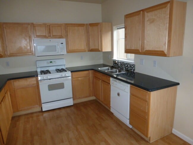 Building Photo - Two Bedroom, Two and a Half Bath Townhome ...