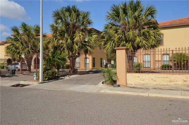 Building Photo - 13 Mimosa St