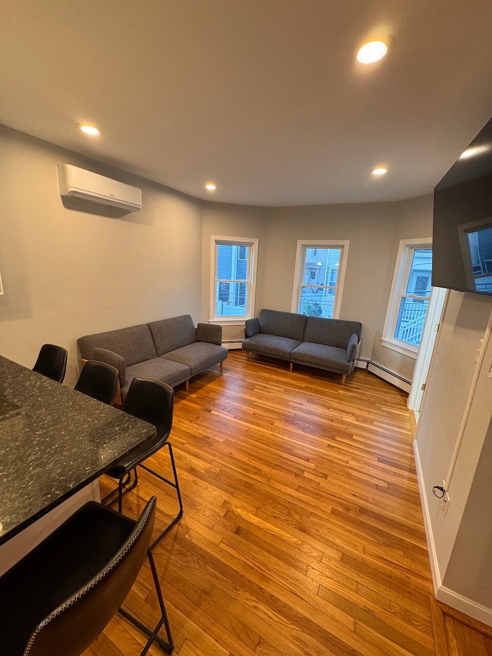 Building Photo - 7 Pinckney Pl