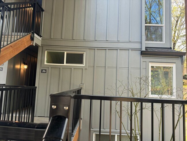 Building Photo - Refreshed Rental Rate One-Bedroom Condo Lo...