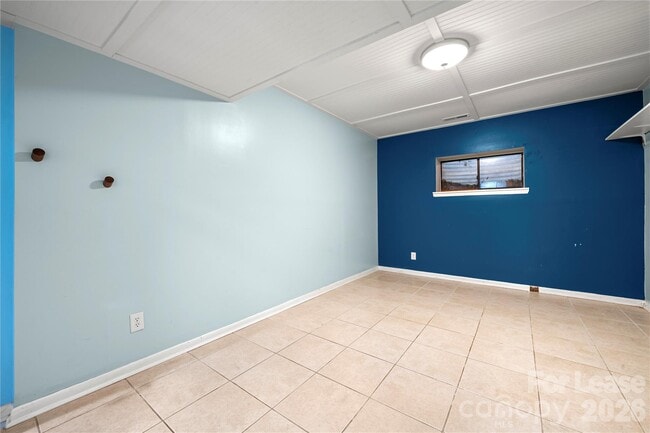 Building Photo - 222 Riverview Terrace