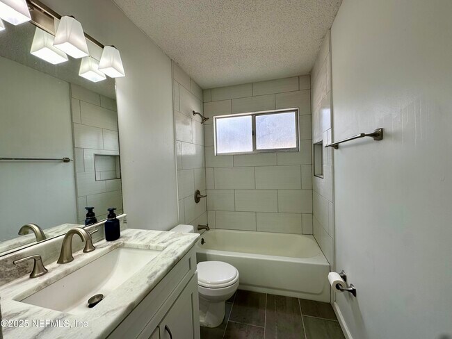 Building Photo - 8828 Townsquare Dr S