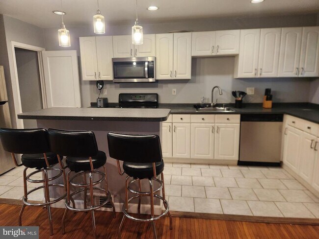 Building Photo - 5819 Bustleton Ave