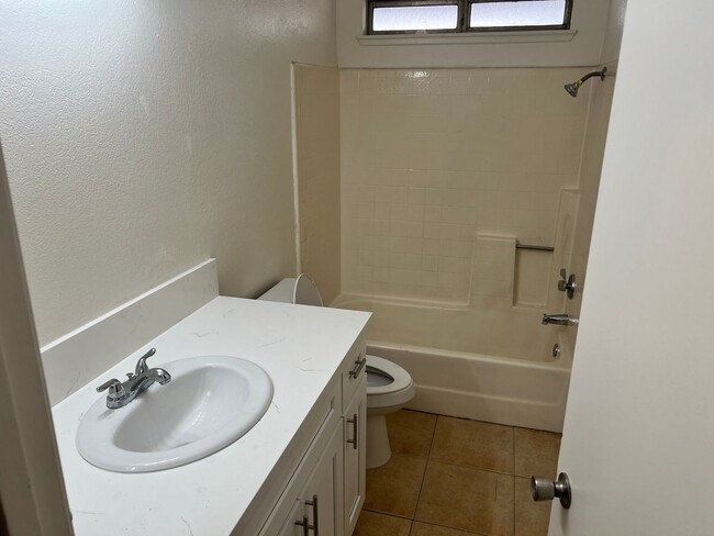 Building Photo - 5400 Tupper Ct