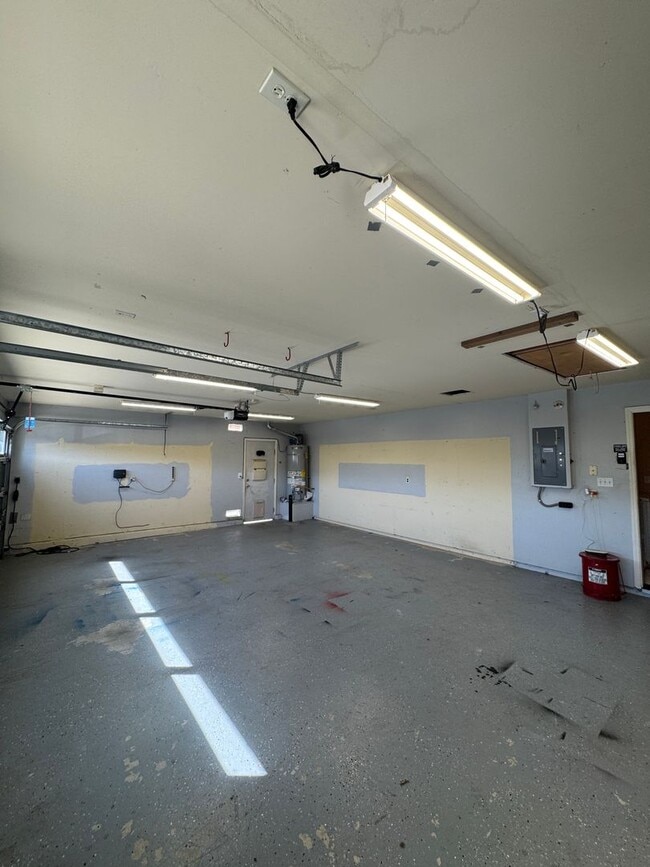 Building Photo - 1762 River Oaks Cir