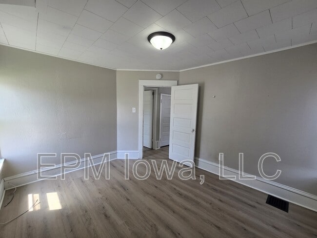 Building Photo - 122 Newell St