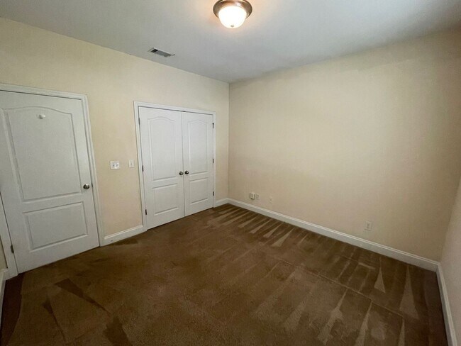 Building Photo - PRE-LEASING FOR AUGUST 2026!