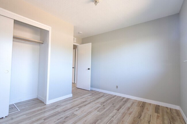 Building Photo - 577 S Eden Ave