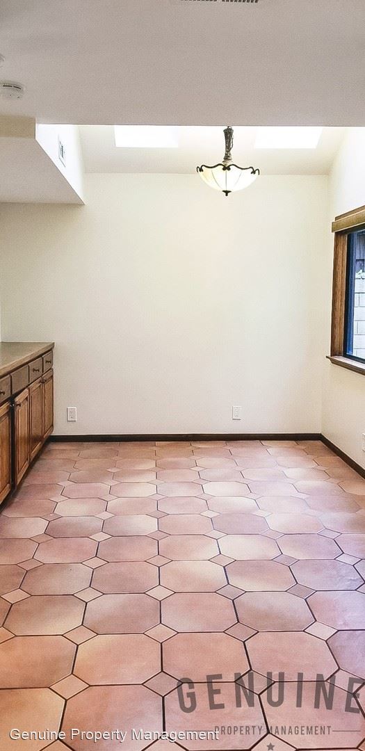 Building Photo - 4 br, 3.5 bath House - 111 Jade Avenue
