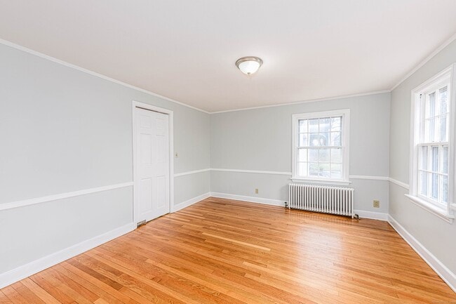 Building Photo - 1670 Hartford Tpke