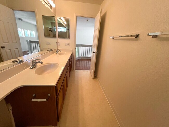 Building Photo - Bright & Spacious 4BR/3BA Home in Desirable East Davis – 1,980 Sq Ft