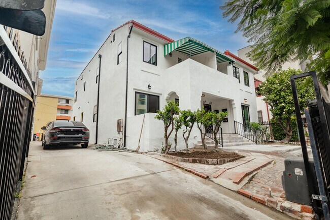 Building Photo - 351 S Catalina St