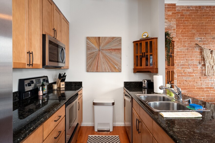 Full Kitchen - 1703 S 11th St