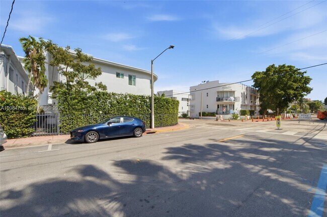 Building Photo - 318 NE 80th St