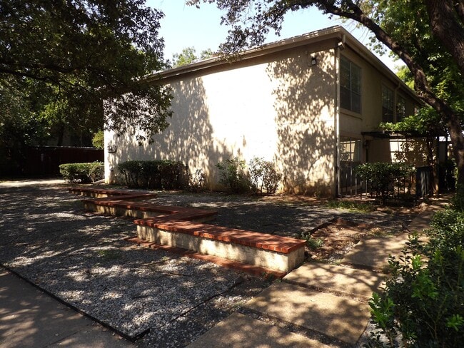 Building Photo - 4431 Travis St