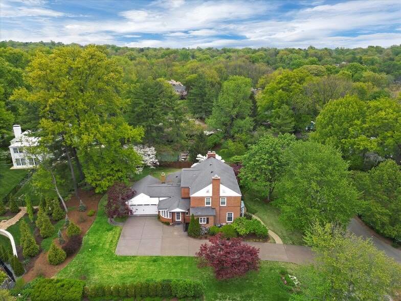 Building Photo - 15 Brazillian Ct