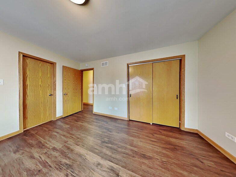 Building Photo - 2113 Cumberland Dr