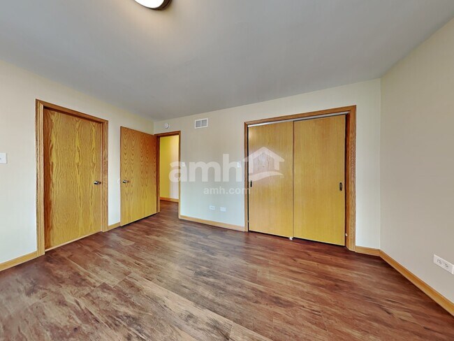 Building Photo - 2113 Cumberland Dr