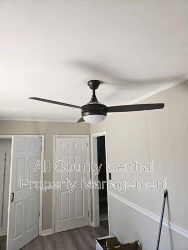 Building Photo - 1405 4th Pl NW