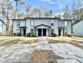 Building Photo - 2 bedroom, 1.5 bathroom townhome in Creeks Edge. Accepts Section 8.