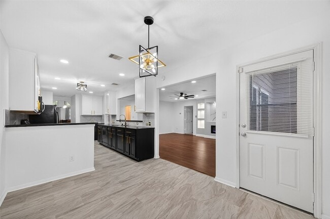 Building Photo - 15807 Sonoma Park Dr