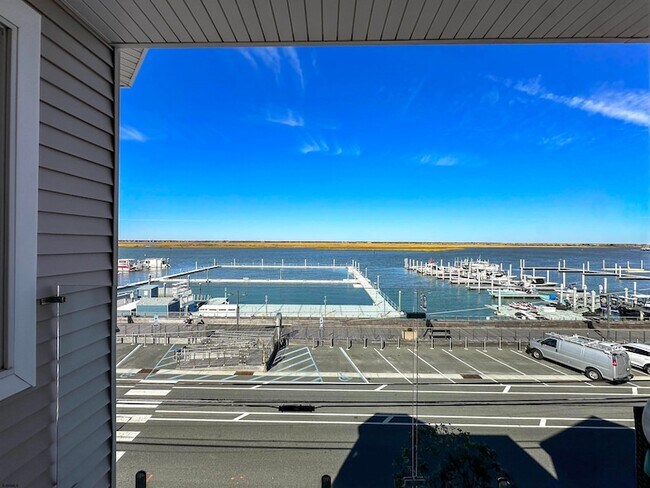 Building Photo - 9416 Amherst Ave