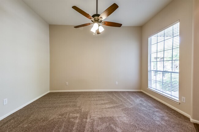 Building Photo - 17515 Fairgrove Park Dr