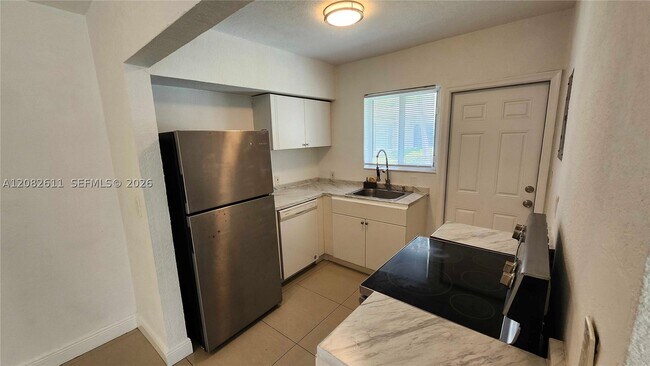 Building Photo - 9770 E Bay Harbor Dr