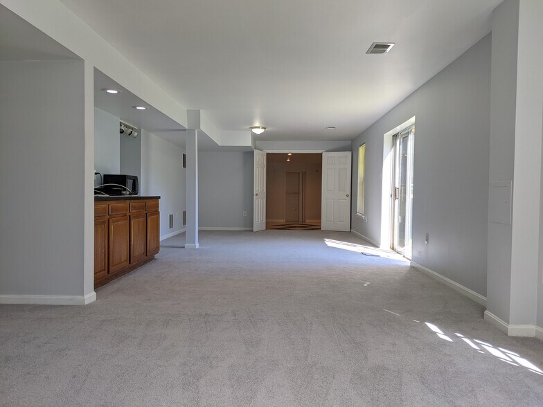 Main living area - 3985 Pearlberry Ct