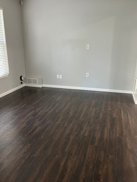Building Photo - 4020 Gentry Ln