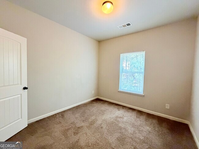 Building Photo - 591 Oakside Pl
