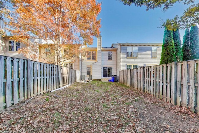 Building Photo - Ellicott City townhome for you!