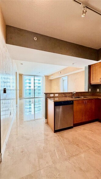 Building Photo - 1755 E Hallandale Beach Blvd