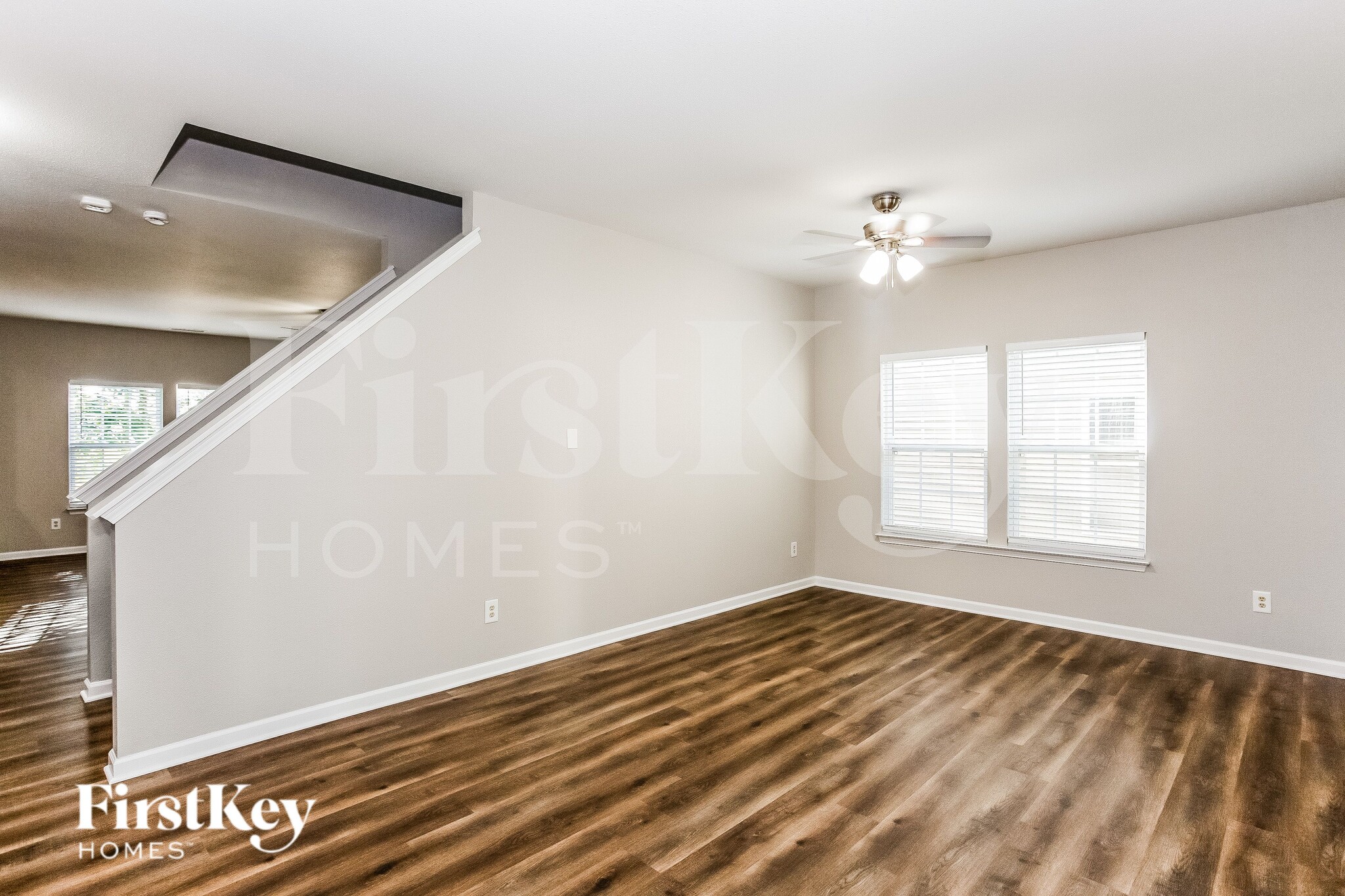 Building Photo - 727 Sinclair Dr