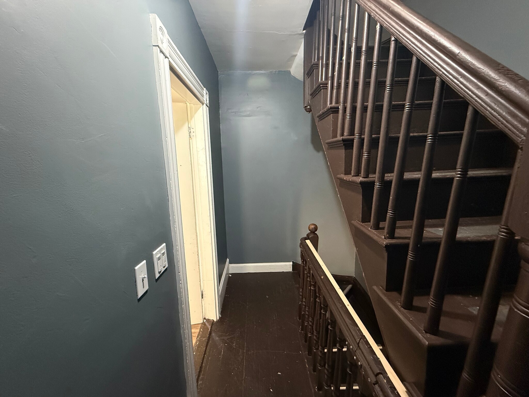 Apt 2: Front Landing/Hallway - 57 Mozart St